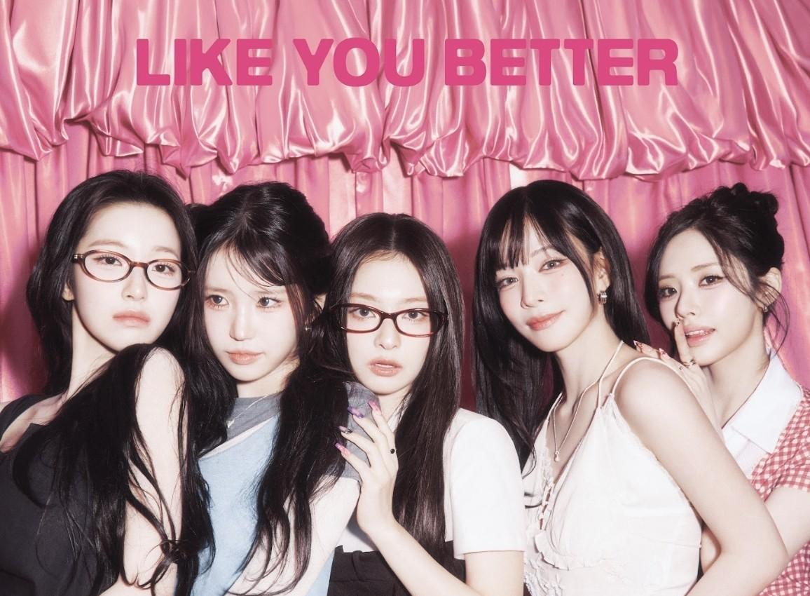 Discovery splash banner for fromis_9 Discord server